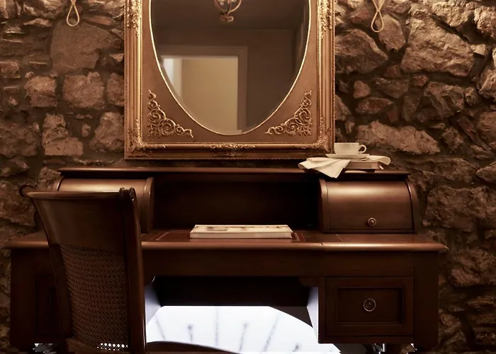 Ippoliti 4* نافبليو